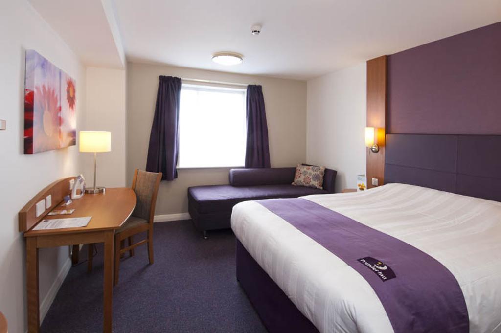 Premier Inn Reading Central エクステリア 写真