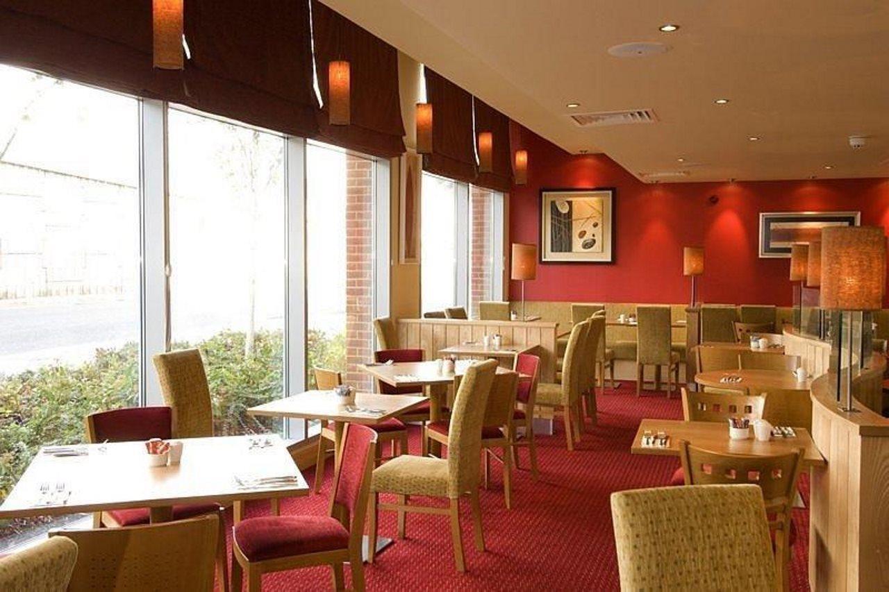 Premier Inn Reading Central エクステリア 写真